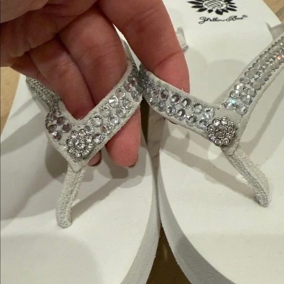 NWOT- White Rhinestone Flip Flops - Picture 6 of 6